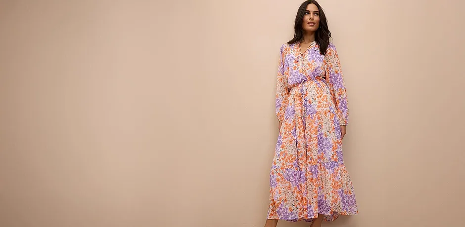Luftiges Sommerkleid mit buntem Blumenmuster und langen Ärmeln