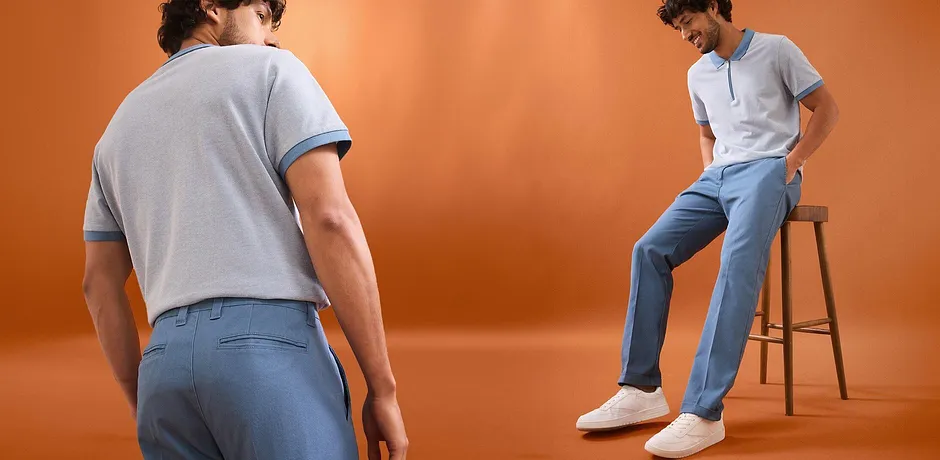 Polo au style sport-rétro en bleu clair et pantalon à pinces décontracté dans une teinte bleu tendre.