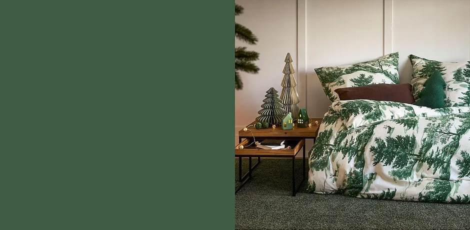 Parure de lit avec motifs sapins pour plonger la chambre dans l'ambiance de Noël.