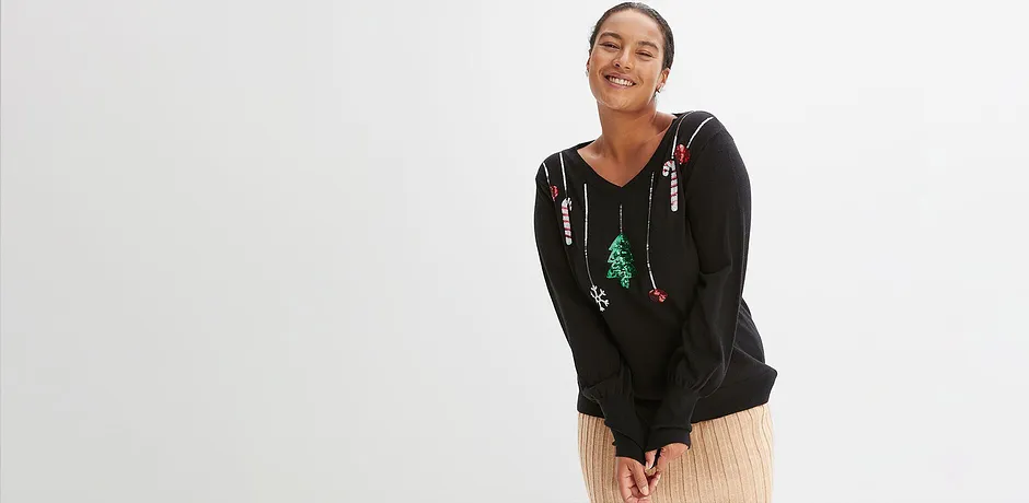 Pull noir avec motifs de Noël.