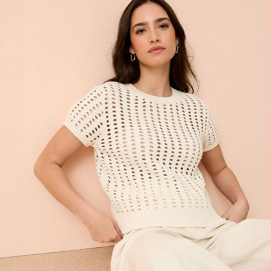 Pull blanc ajour&eacute; &agrave; manches courtes et col rond.