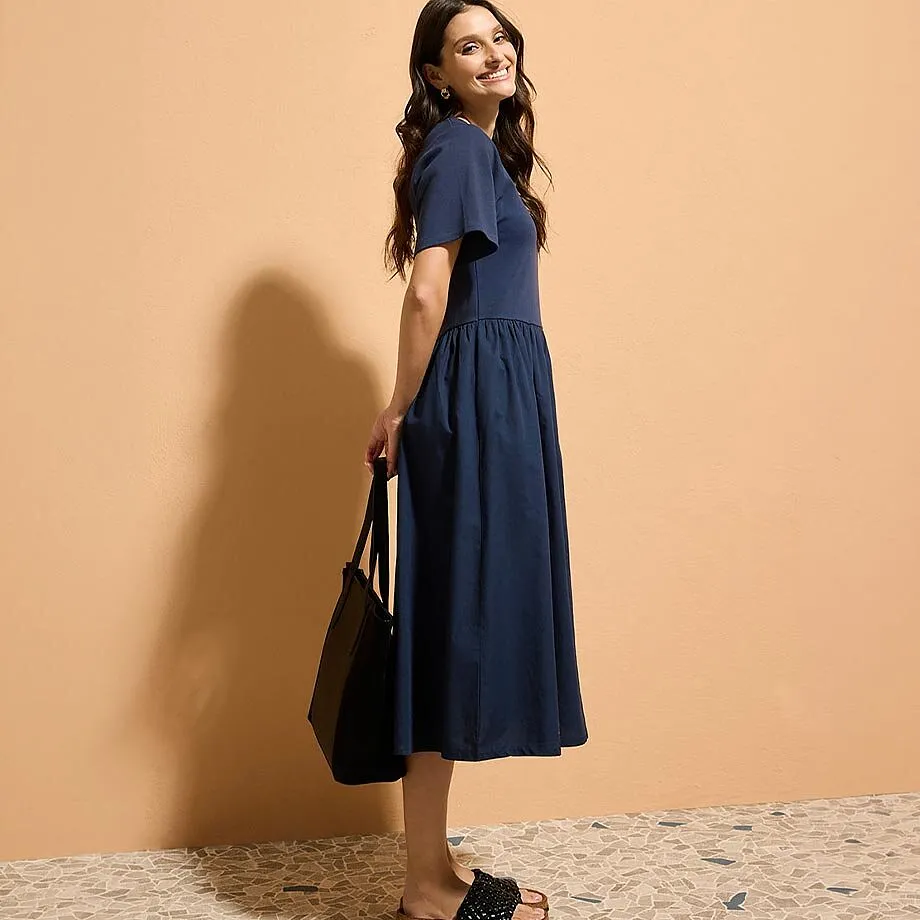 Robe midi bleu fonc&eacute; en coton.