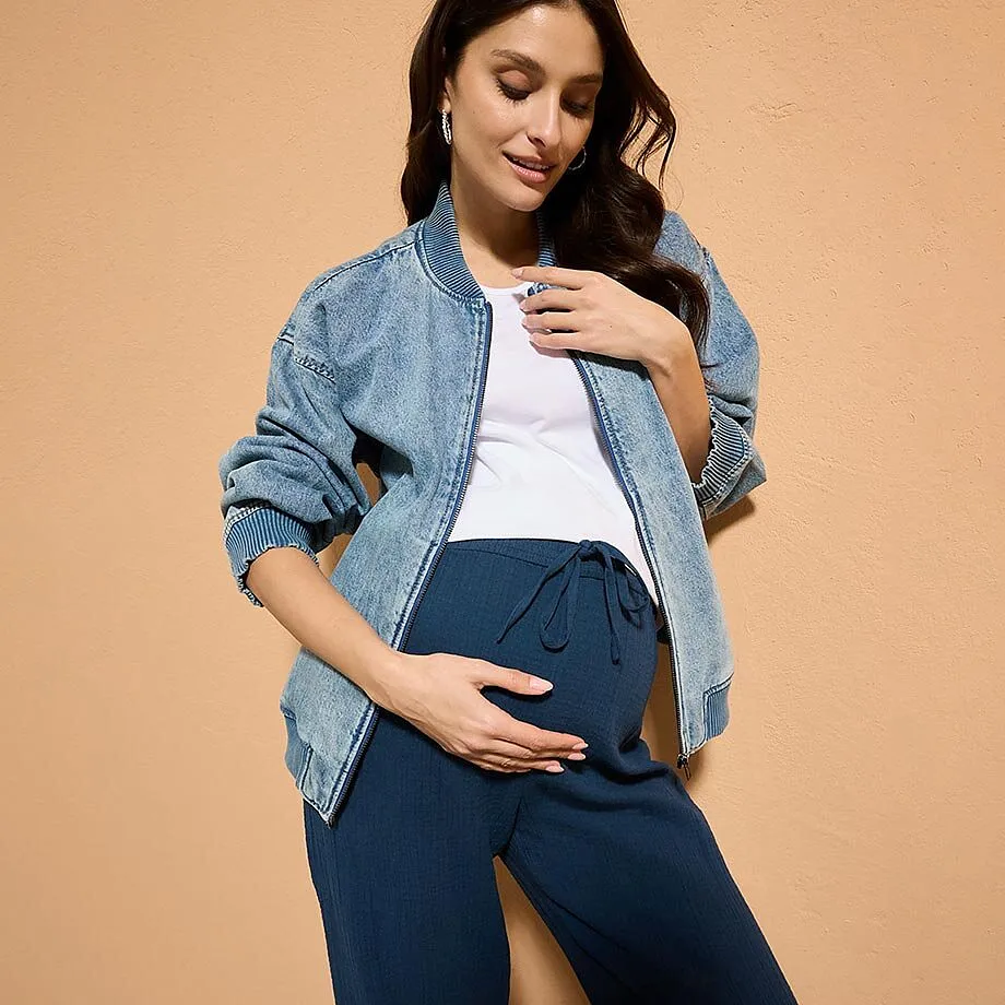 Pantalon de grossesse bleu smock&eacute; &agrave; la taille. 