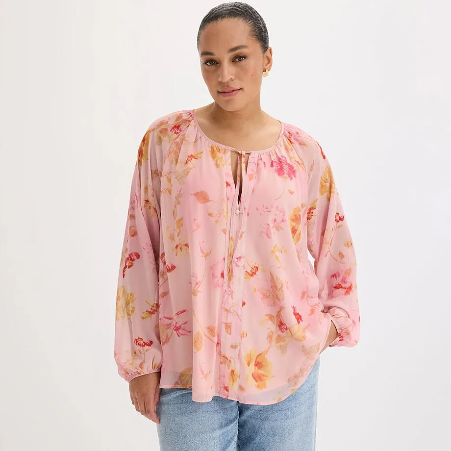 Blouse rose vaporeuse &agrave; motif floral multicolore avec lien &agrave; nouer au d&eacute;collet&eacute;.