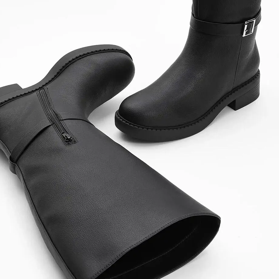 Bottes noires &eacute;l&eacute;gantes.