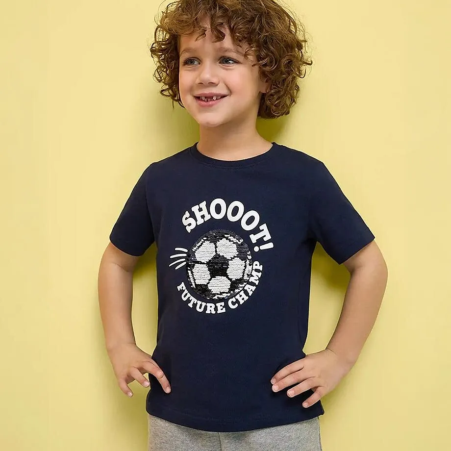 T-shirt bleu fonc&eacute; styl&eacute; avec imprim&eacute; "SHOOT! FUTURE CHAMP"