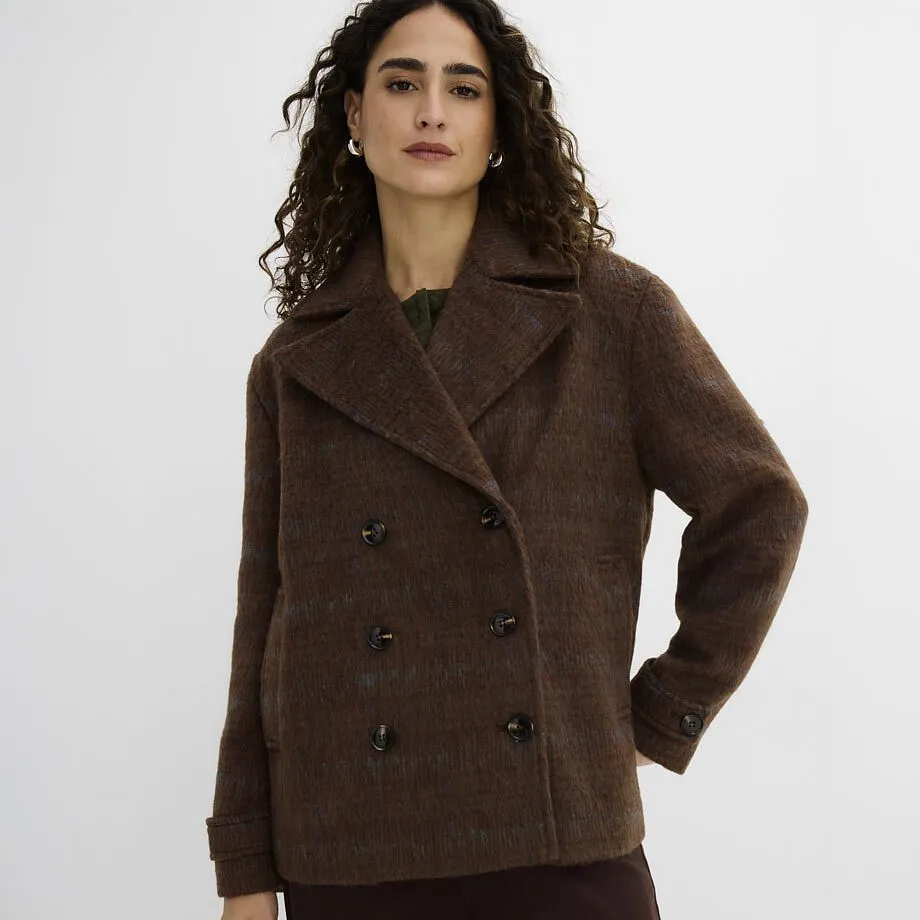Eleganter, brauner Kurzmantel mit texturierter Oberfl&auml;che und zweireihiger Knopfleiste.