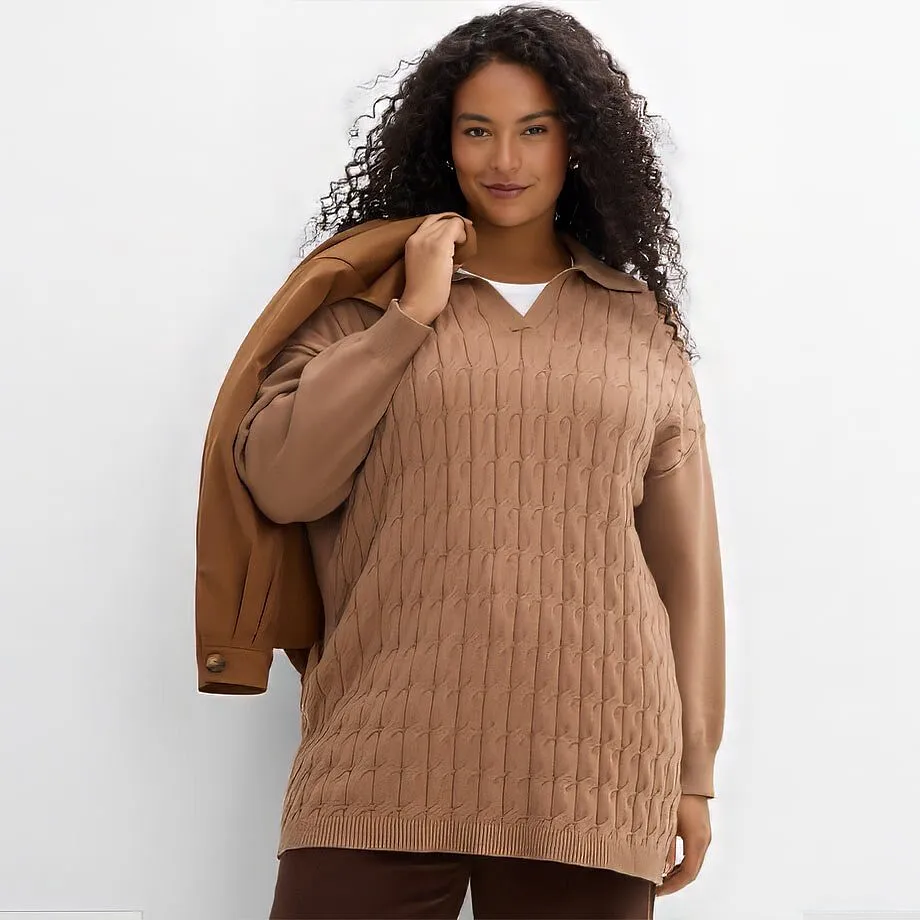 Pull torsad&eacute; douillet de couleur marron, une veste et un pantalon en velours c&ocirc;tel&eacute; assortis.