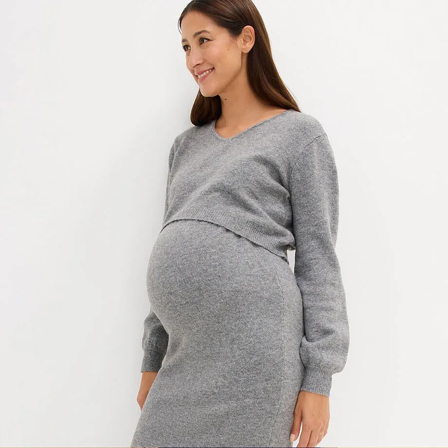 Robe en maille grise pour femmes enceintes.