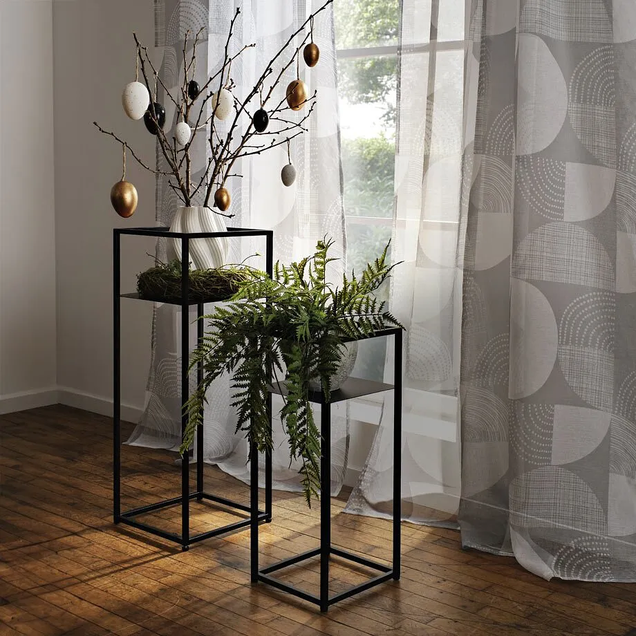 Schlichte Osterdeko in Schwarz und Wei&szlig;.