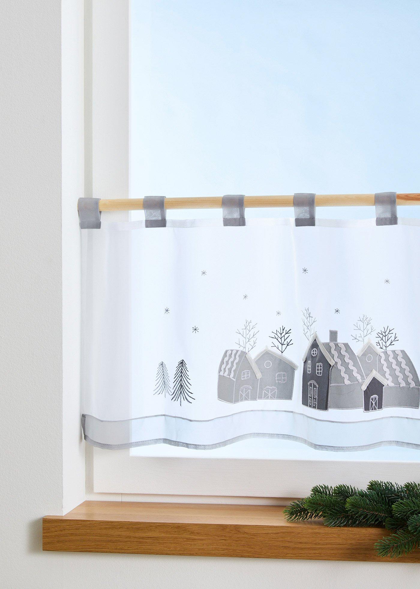 Scheibengardine mit Häuser Stickerei