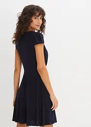 Jerseykleid mit dekorativer Schließe, bonprix