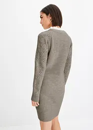 Robe en maille rehaussée de boutons décoratifs, bonprix