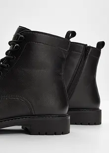 Schnürboots mit Profilsohle, bonprix
