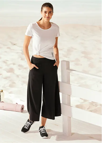 Weiche Culotte Hose aus einem Stretch Material mit Eingriffstaschen Calf Length