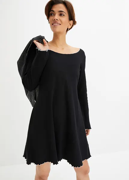 Charmante robe T shirt en matiere cotelee manches trompette noir blanc