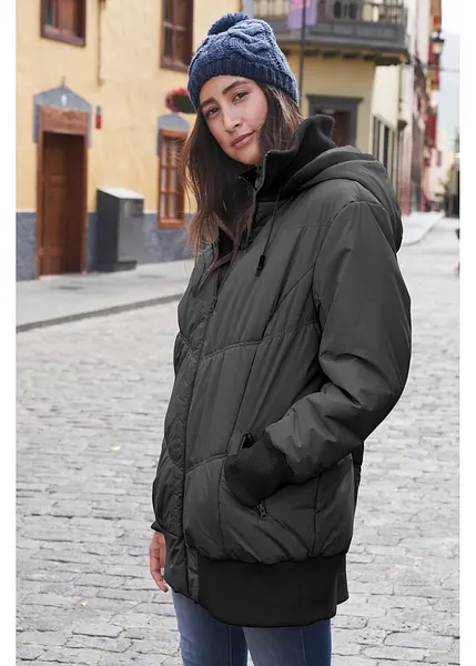 Moderne Stepp-Jacke mit Kapuze in figurformender Passform schwarz