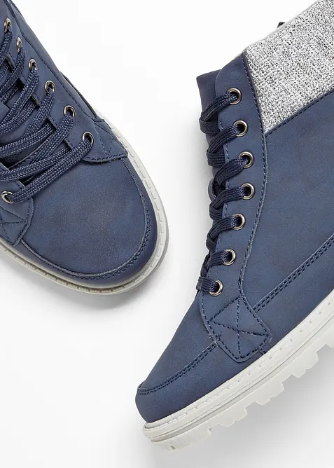 Boots lacées à semelle crantée, bonprix