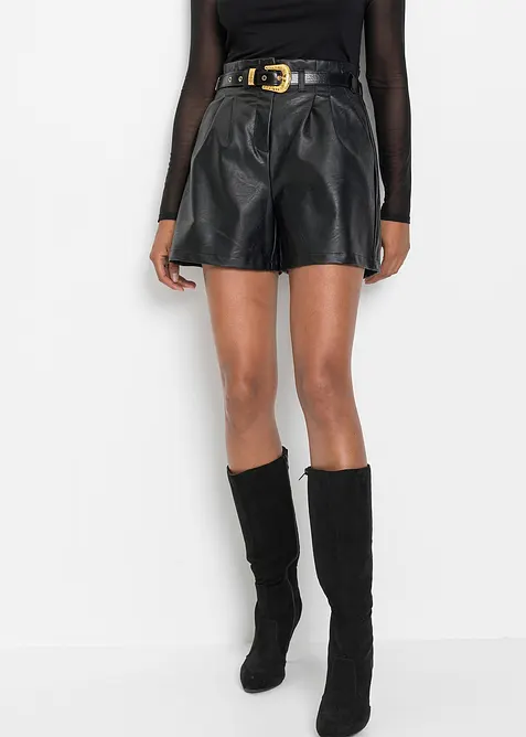 Lederimitat-Shorts mit Gürtel, bonprix