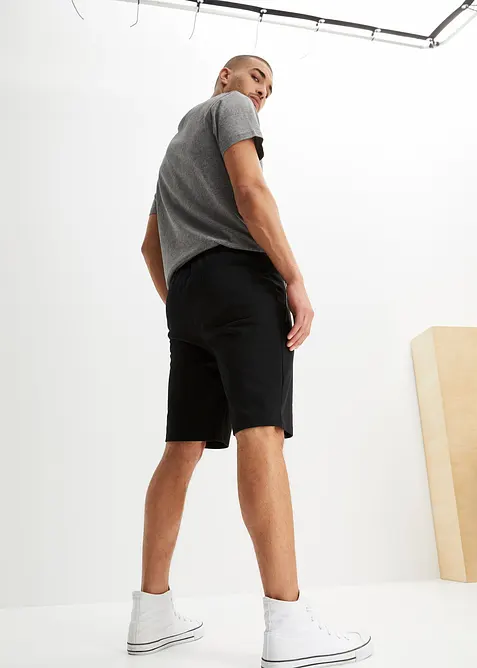 Sweat-Bermuda mit praktischen Rei&szlig;verschlusstaschen, bonprix