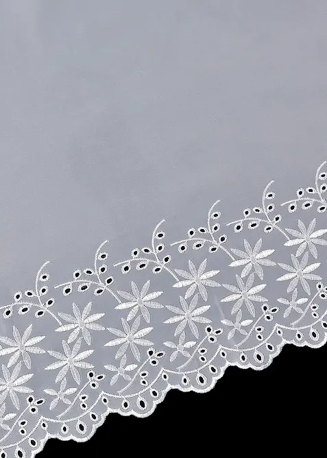 Brise-bise avec broderies anglaises et polyester recyclé, bonprix