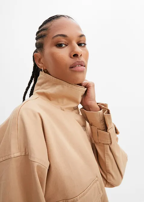 Weite Twill-Jacke mit aufgesetzten Taschen, bonprix