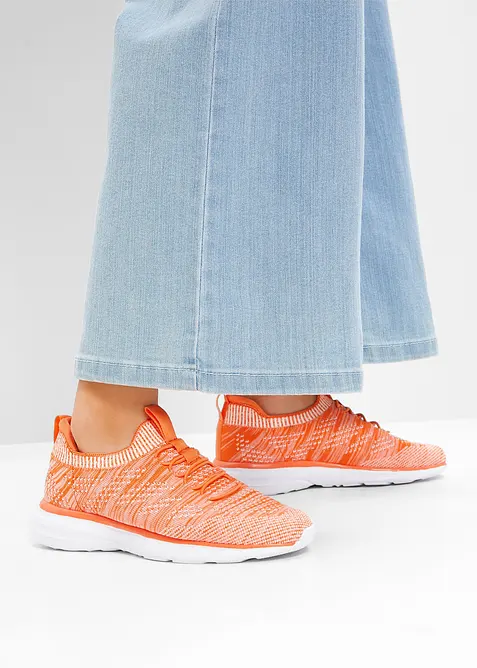 Sneakers slip-in confortables en mati&egrave;re douce, bonprix