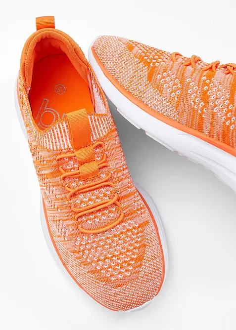 Sneakers slip-in confortables en mati&egrave;re douce, bonprix