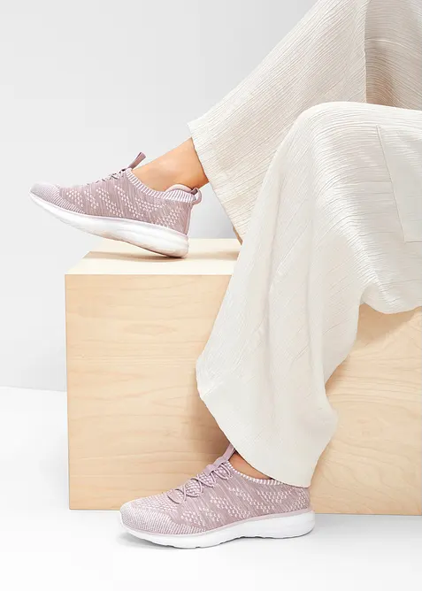 Sneakers slip-in confortables en mati&egrave;re douce, bonprix