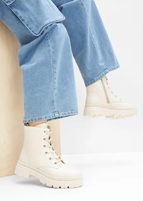 Schnürboots mit Profilsohle, bonprix
