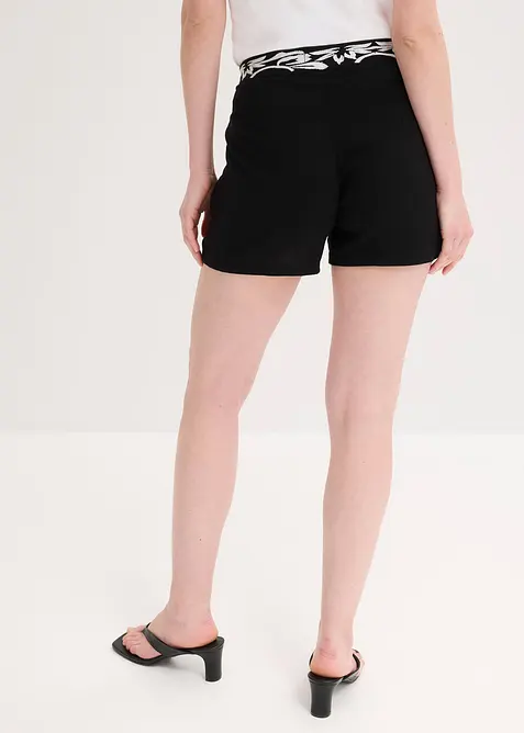Shorts mit Stickerei aus softem Viskose Mix, bonprix