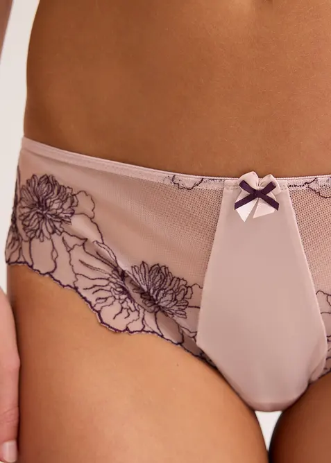 Slip mit zarter Stickerei, bonprix