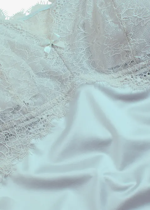 Negligé mit glänzendem Material, bonprix