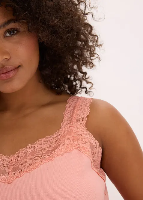 Shorty mit zartem Spitzenbesatz, bonprix