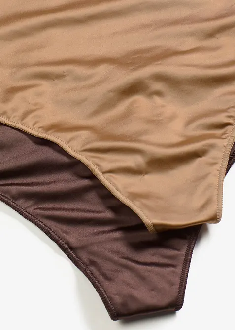 Lot de 2 strings sculptants en matière brillante, maintien léger, bonprix