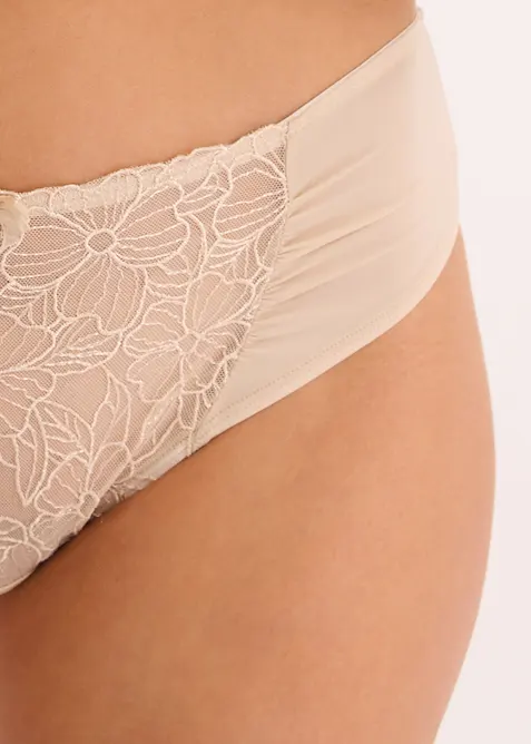 Brazilslip mit blumiger Stickerei, bonprix