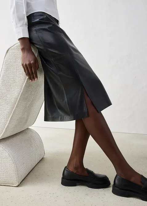 Jupe en cuir fendue sur le c&ocirc;t&eacute;, bonprix