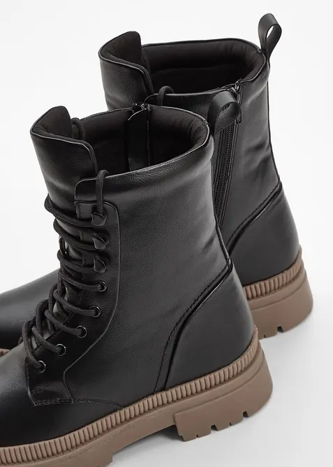 Schnürboots mit Profilsohle, bonprix