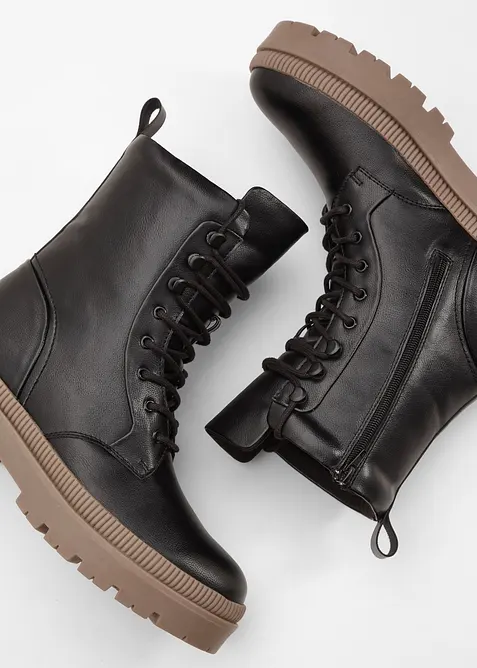 Schnürboots mit Profilsohle, bonprix