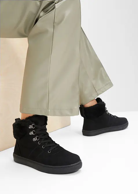 Boots fourrées à lacets, bonprix