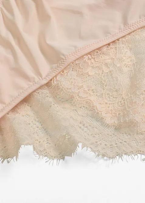 Culotte en dentelle d&eacute;licate, bonprix