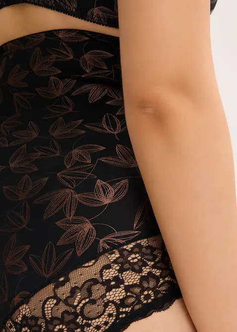 Slip sculptant taille haute, effet scintillant et maintien fort, bonprix