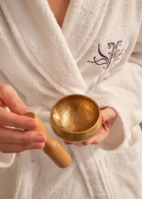 Bol chantant avec maillet en bois, bonprix