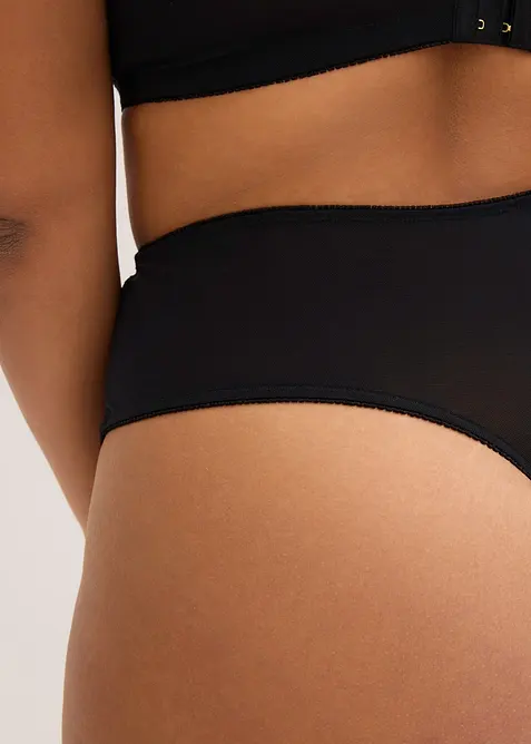 Highwaist String mit zarter Spitze, bonprix