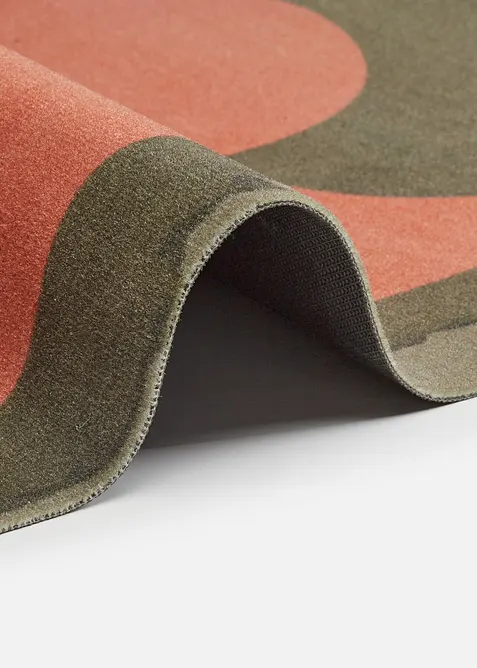 Tapis lavable &agrave; fleur graphique, bonprix