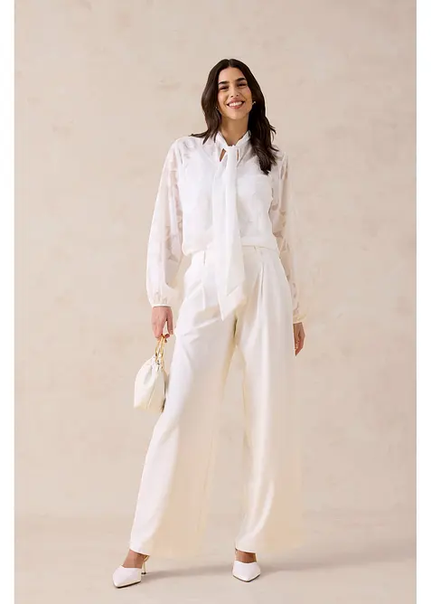 Blouse ample &agrave; broderies, bonprix