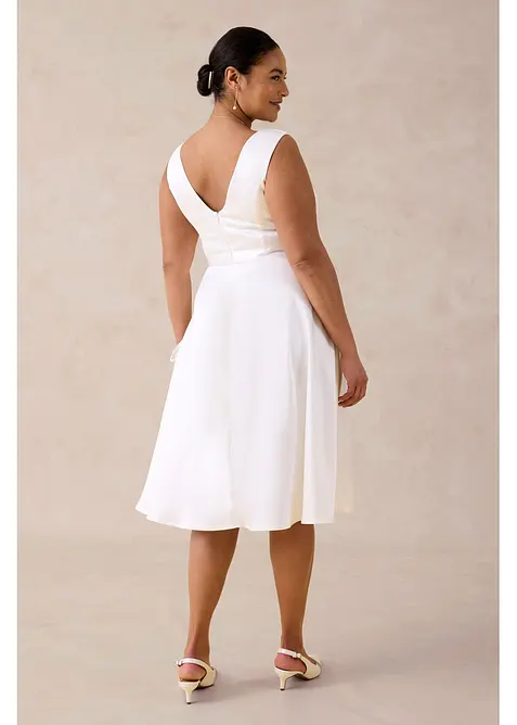 Etuikleid aus gl&auml;nzendem Satin, bonprix