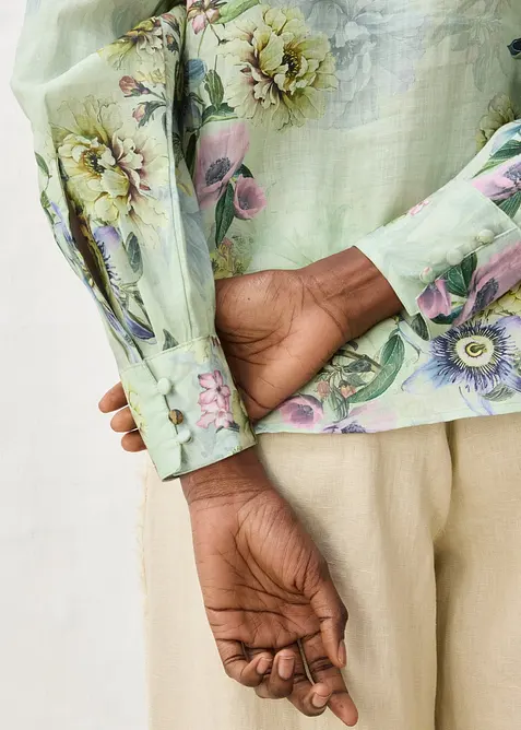 Blouse volant&eacute;e en ramie rafra&icirc;chissante, bonprix