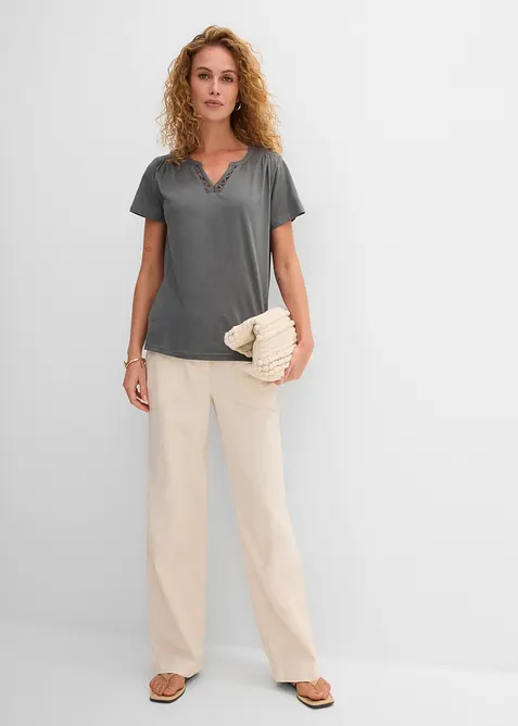 Shirt mit dekorativem Ausschnitt, bonprix