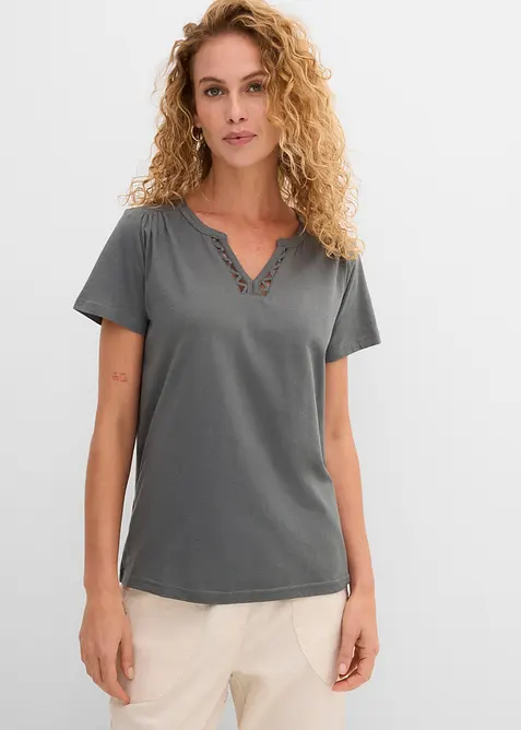 Shirt mit dekorativem Ausschnitt, bonprix